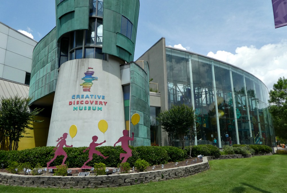 what are some good activities for young kids that are chattanooga locals' favorites for food and fun