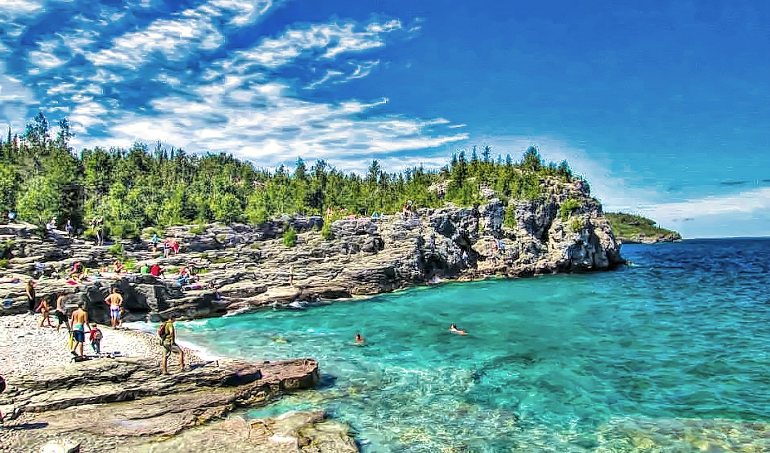 Turquoise waters of Bruce Peninsula National Park in Canada