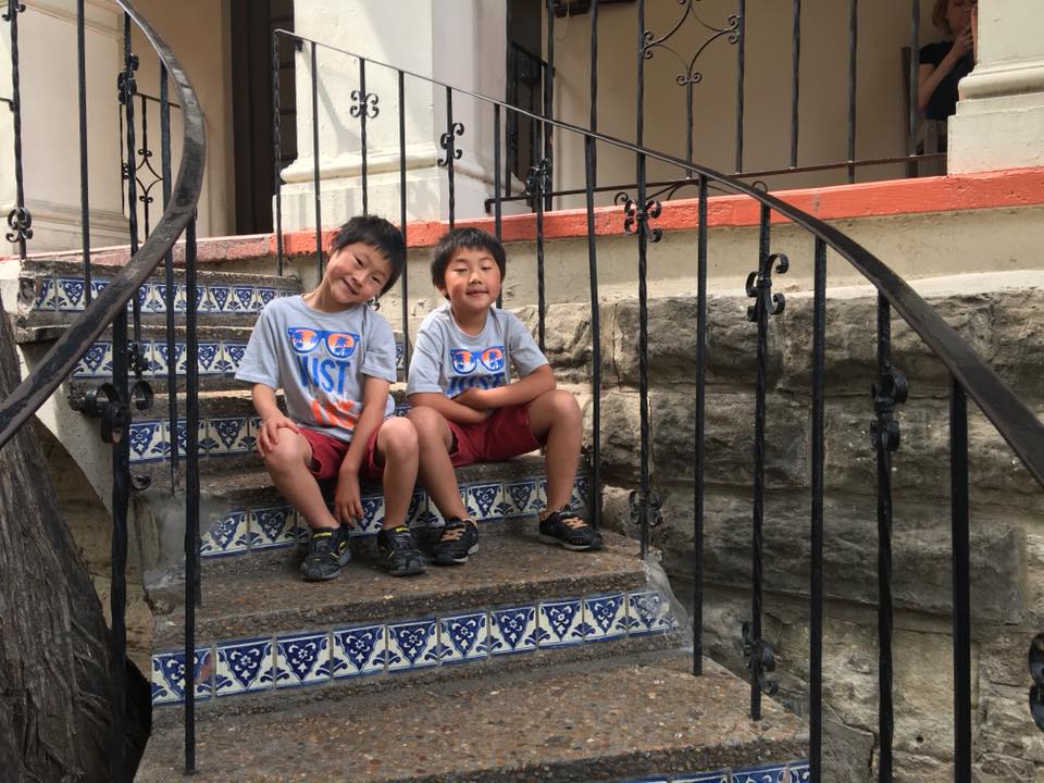 Check out these staycation tips and view your hometown like a tourist! #staycationtips