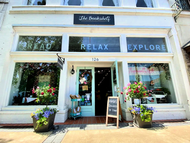 georgia-road-trips-including-thomasville-bookstore-with-planters