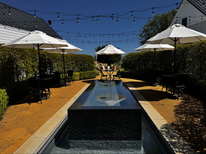 The New Inn, courtyard fountain.