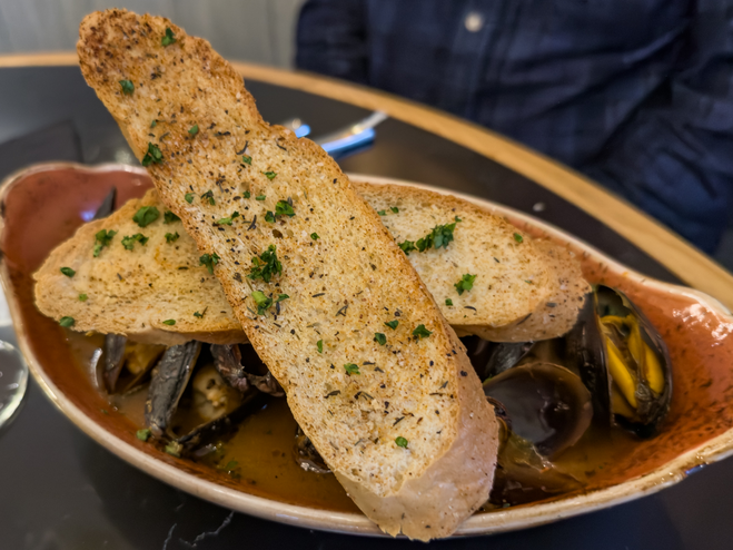 Hammock Beach Resort dinner meal of mussels and garlic toast at Delfinos Italian Chophouse