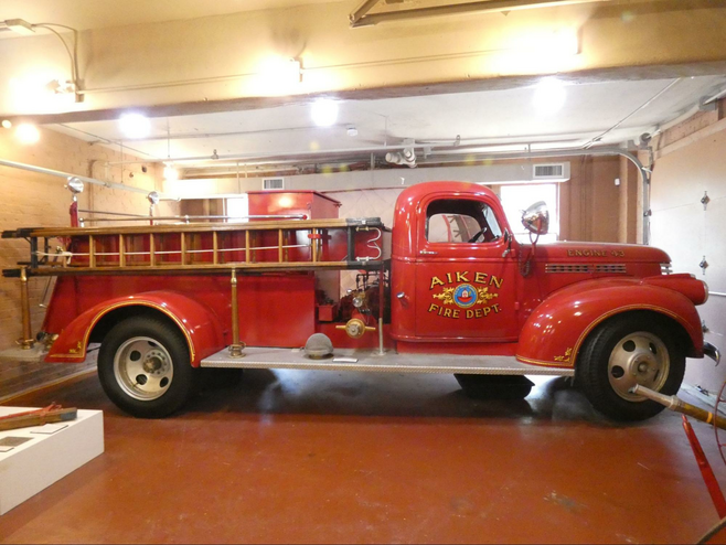 Antique red fire engine