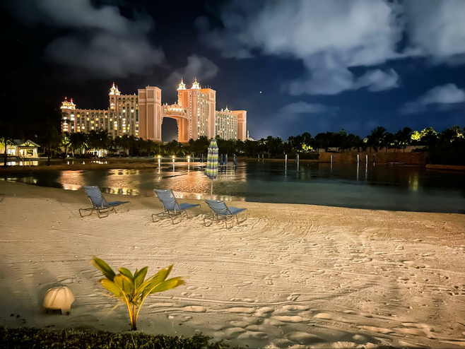 Poolside to Paradise: Atlantis in 3 Days with Your BFFs
