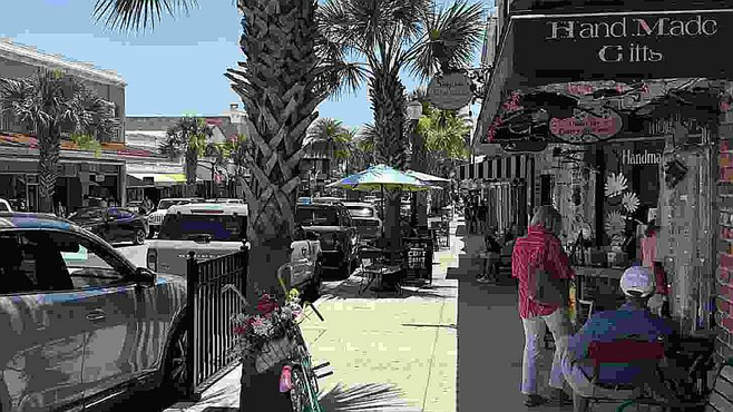 Downtown Mount Dora has plenty of shops and dining options.