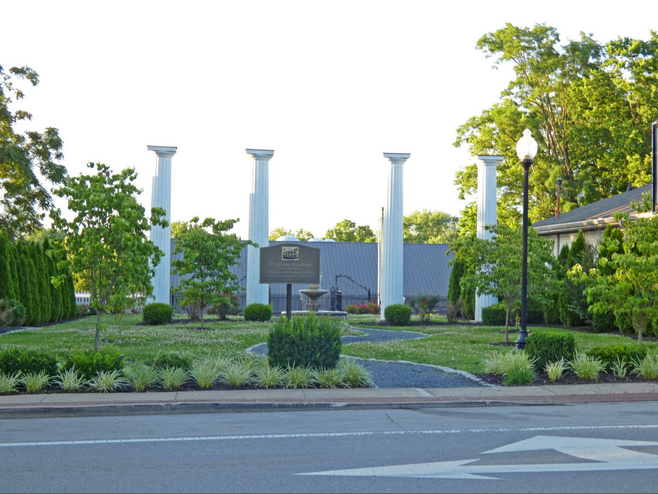 Four white columns and a garden.