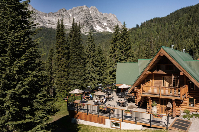 The timber-framed Island Lake Lodge in Fernie BV with outdoor patio and mountain views.