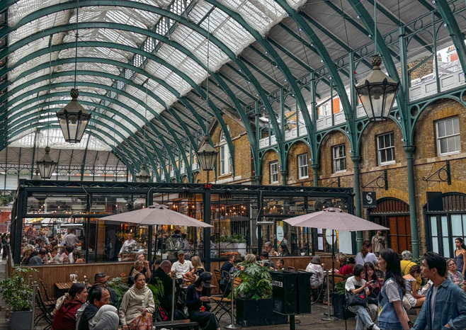 Shops and restaurants under the cover at Covent Garden Marketplace