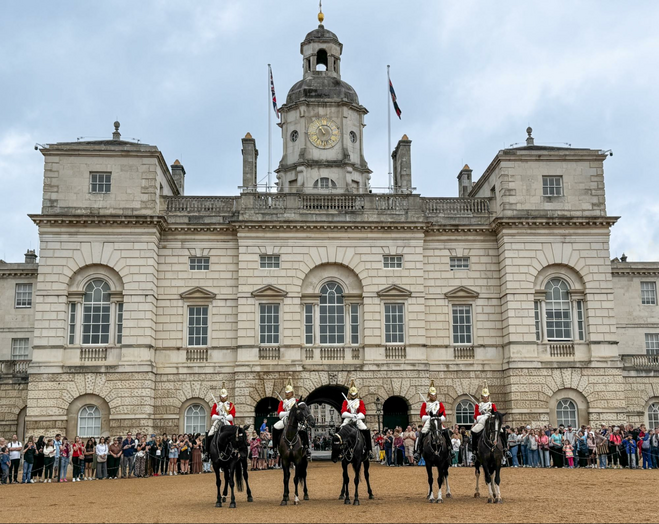 Royal London: From Buckingham Palace to Horse Guard Parade to Big Ben and the Tate Britain