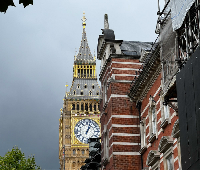 Big Ben, the clock at the Parliament Building, one of the don't-miss things to do near Buckingham Palace. 