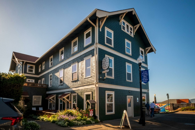 The view of Hotel Sylvia, Newport, Oregon, from the street.