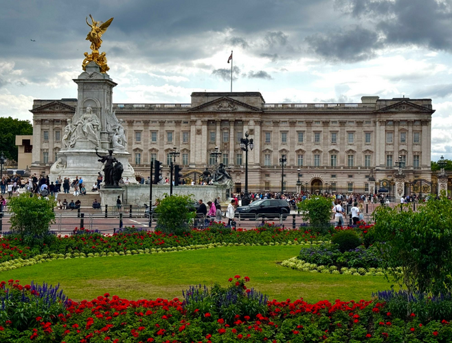 Buckingham Palace in London is a world famous landmark and part of a Royal London tour that can be easily accessed from St. Ermin's Hotel.