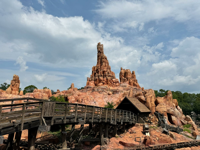 Wild west-themed roller coaster