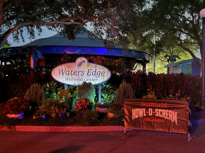 haunted house sign at SeaWorld Howl-O-Scream