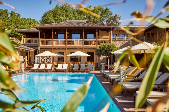 A view of one of the pools at Berlin's luxury Vabali Spa with lounge chairs surrounding it. 