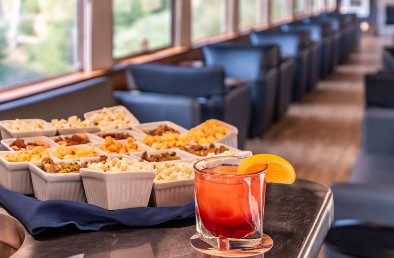 Drinks and snacks are available at any time in the lounge cars on the Canyon Spirit