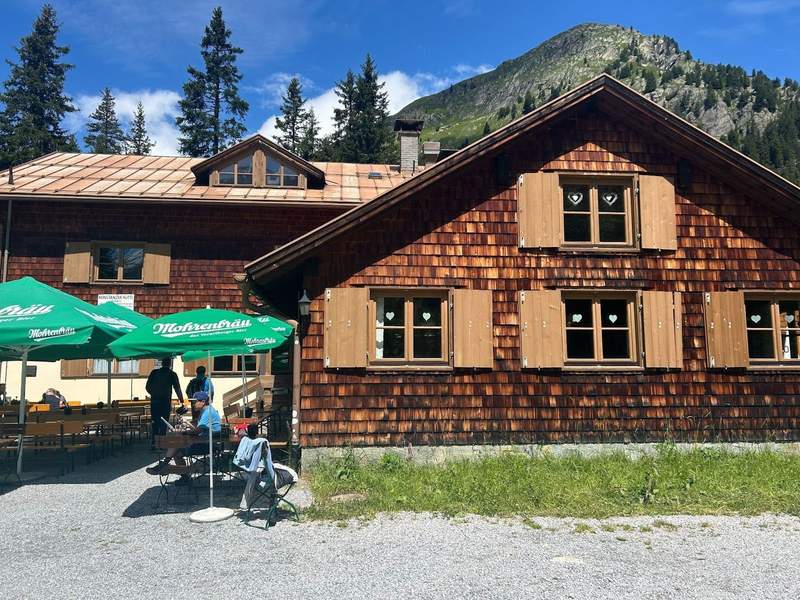 A traditional wooden mountain hutte where hikers can eat in the Austrian Alps. 