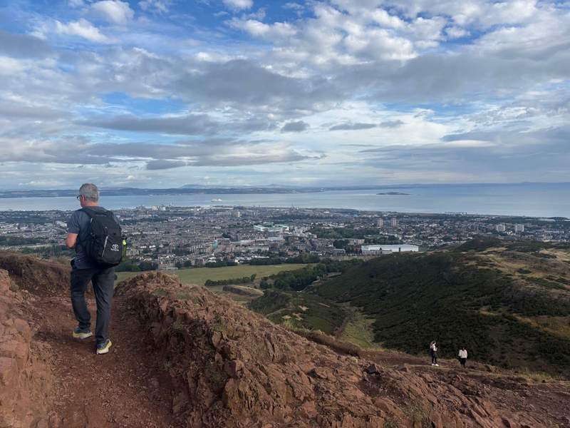 Hiking to Arthur's Seat with blue skies!