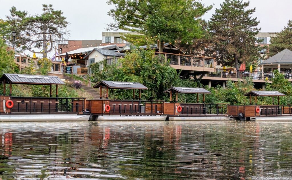A bar on the river in Fort Wayne Indiana