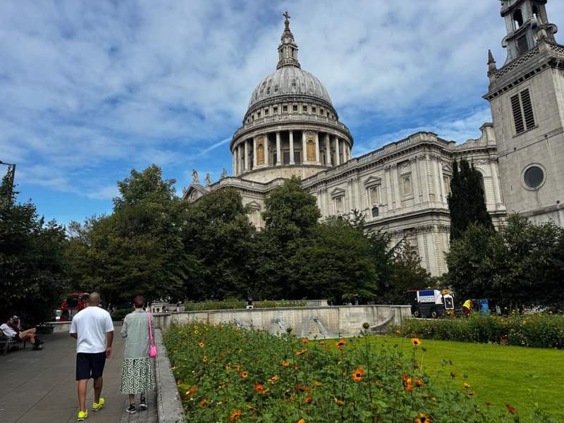 Still in use as church with daily religious service, St. Paul's Cathedral, in the heart of the City of London, is one of England's most treasured icons.