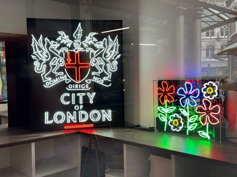 The City of London has become a popular spot for art and shopping along with the neighboring districts of the West End and Theatreland and Royal London in the City of Westminster.