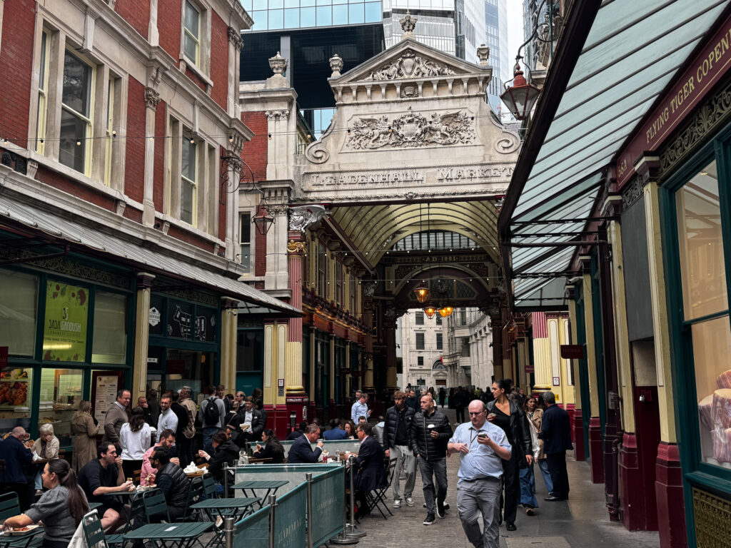 A stunning Victorian market place right out of the Harry Potter films is the Leadenhall Market, where business people and visitors converge or weekday lunches and afterwork libation in the City of London.