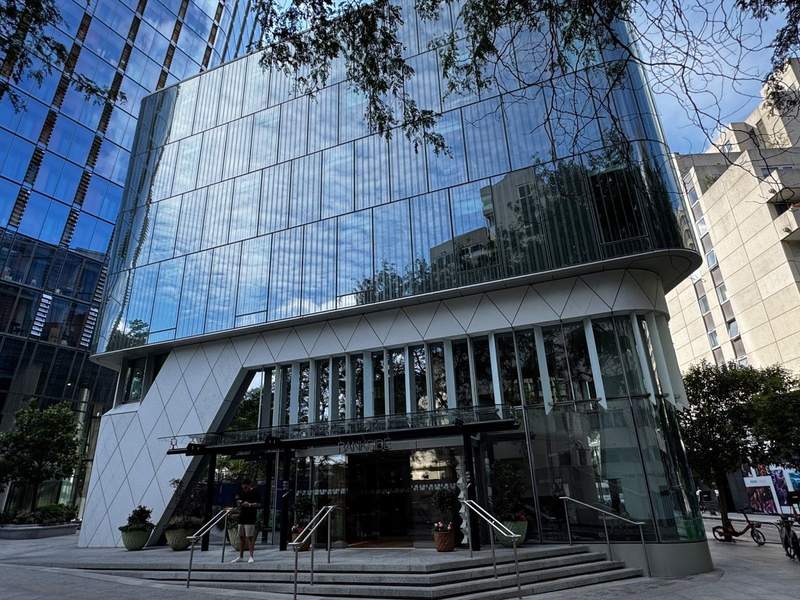 The Sleek Bankside Hotel: Riverside Creativity in London’s Lively South Bank Neighborhood