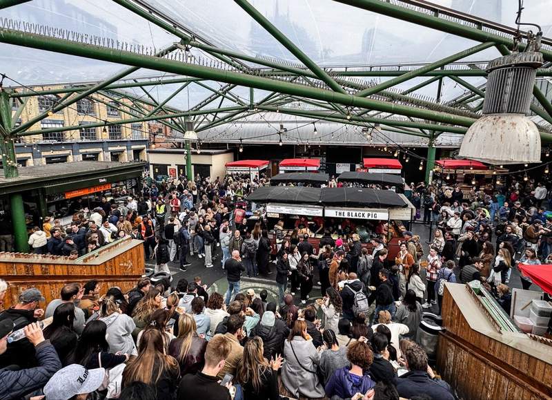 Food lovers throng to the Borough Market near the Tower Bridge for dozens of food stands featuring classic London food such as fish and chips plus the trendy modern cuisine.
