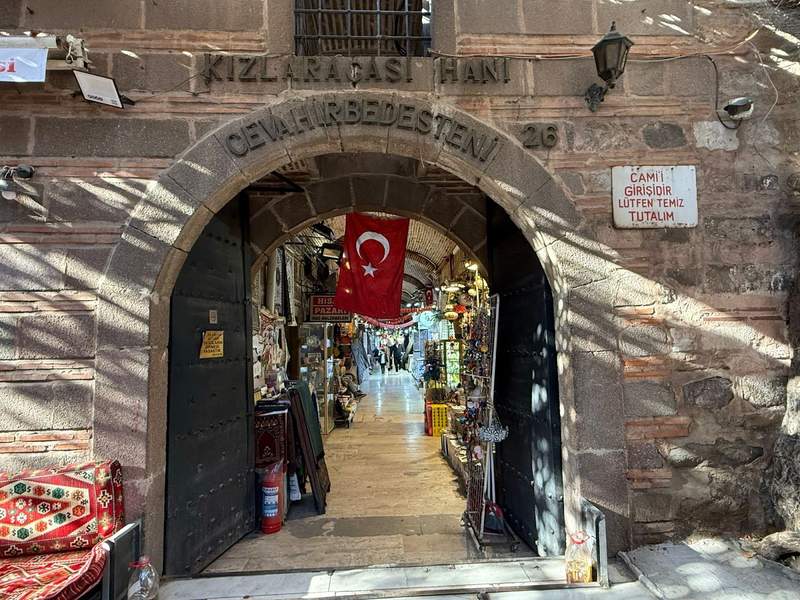 looked through the arched gateway into the Kızlarağası Hanı in the Kemeraltı Bazaar in İzmir