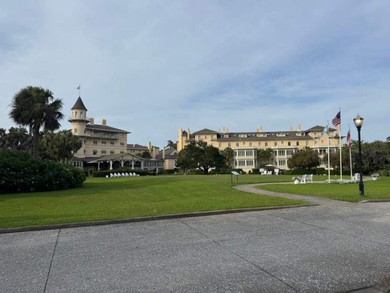 the Jekyll Island Club seen from front lawn