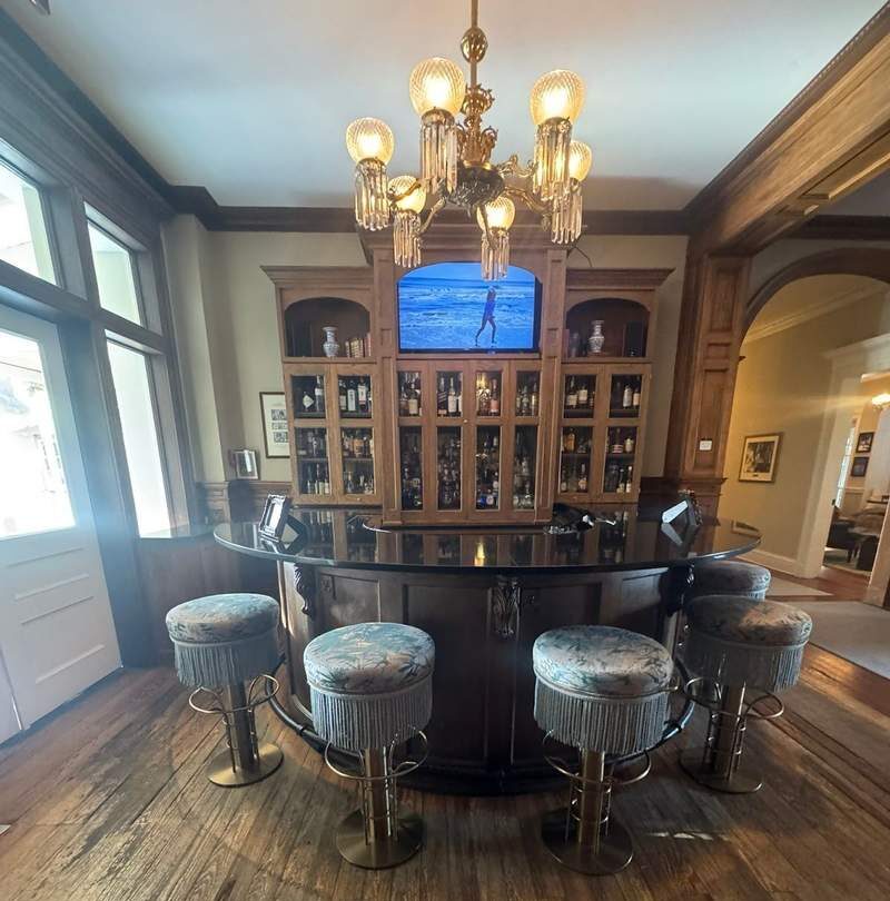 the Alexander Bar and Boars Head Lounge