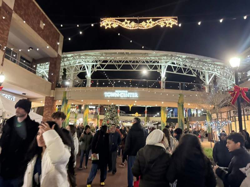 Redmond Town Center lit up for holidays.