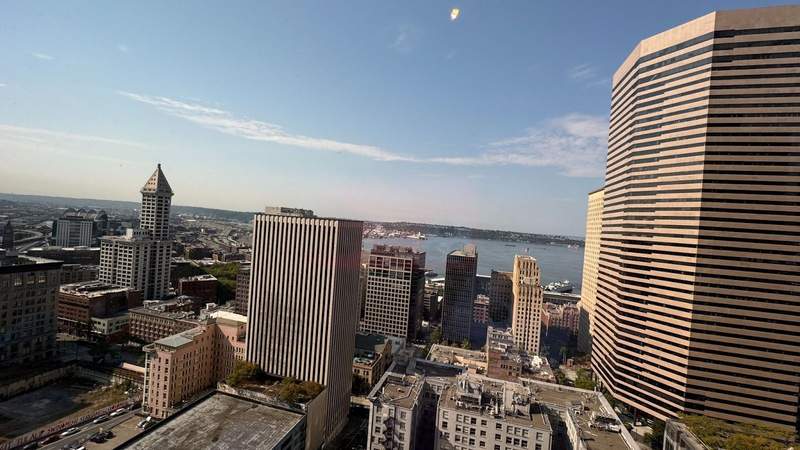 tall skyscrapers and buildings down below from a tall building at Lotte Hotel Seattle