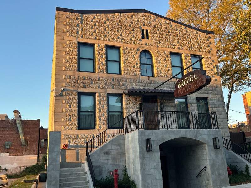 From Speakeasy Nights to Beale Street Strolls: Why Hotel Pontotoc Belongs on Your Memphis Getaway List