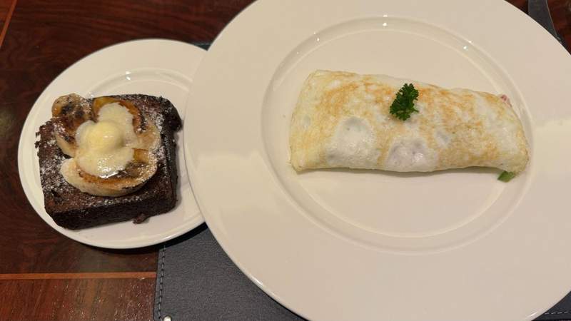 Egg omelette and banana bread on plates 