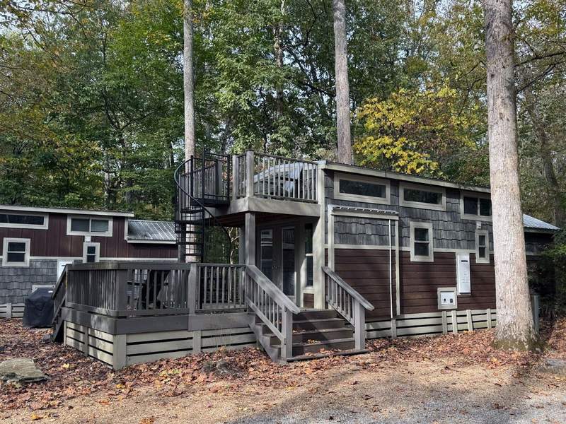 A two level Deluxe Cabin at the Townsend Great Smokies KOA campground.