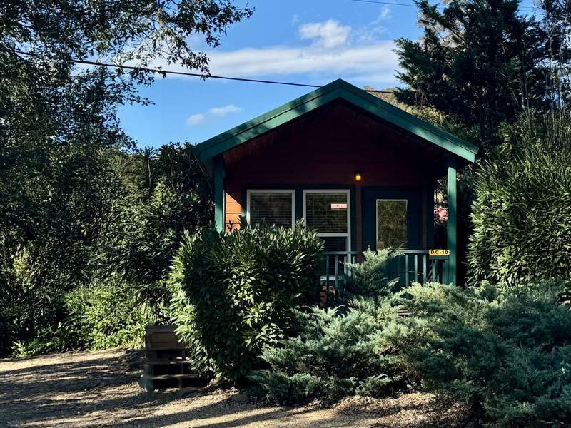 Deluxe Cabin Studio at the Townsend Great Smokies KOA Holiday campsite.