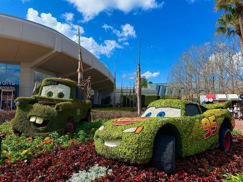 Lightning McQueen and Tow Mater topiaries