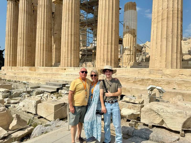 Family posing in front of Parthenon.