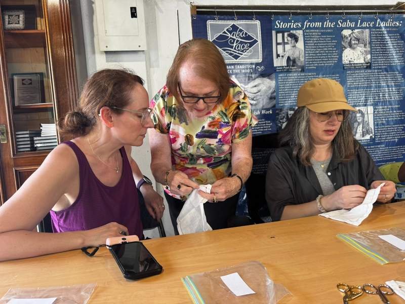 Learning how to make Saba Lace, also known as Spanish work.