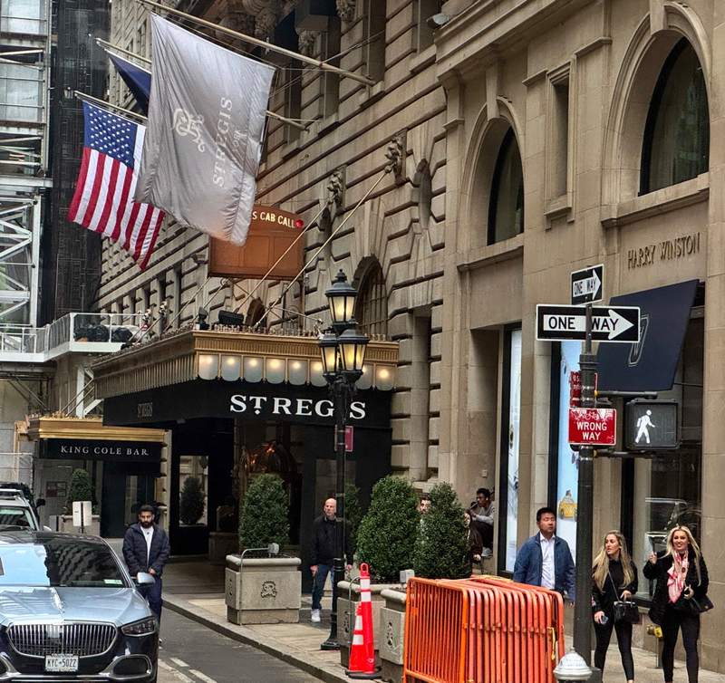 The upscale St. Regis New York hotel in Midtown Manhattan was a film location site for the movie The Devil Wears Prada. 