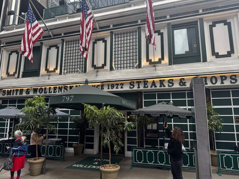 The original Smith and Wollensky steak restaurant at Third Avenue and 49th Street in Midtown Manhanattan was a location for the movie The Devil Wears Prada