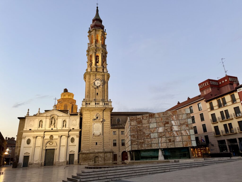 La Seo in the Plaza del Pilar at dawn
