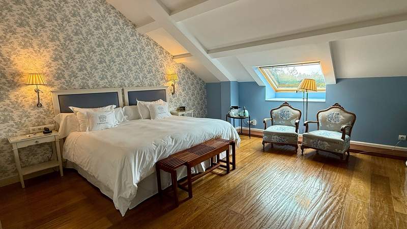 Calming blue guest room at the Hotel Spa Relais & Châteaux A Quinta da Auga.