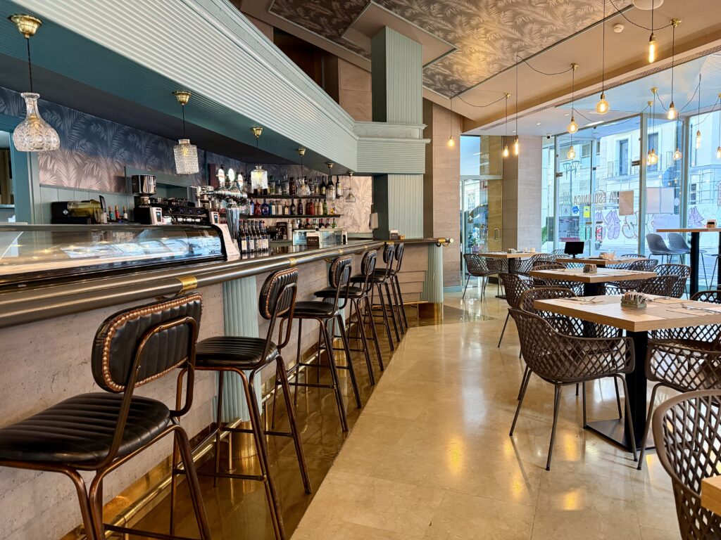 Light-filled cafe in Zaragoza Spain