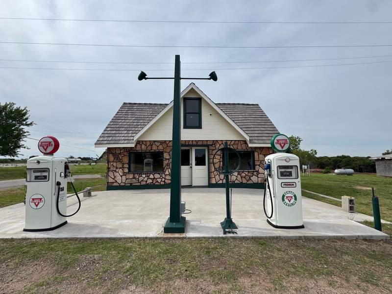 Gas station and cafe from the 1930s