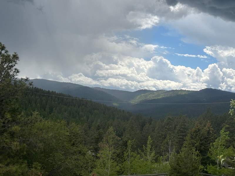 Mountains and dramatic skies at Lone Pine State Park