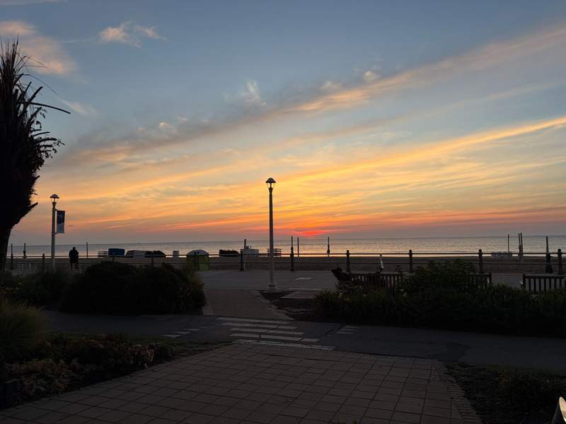5 Best East Coast Family Beaches (With Where to Stay)