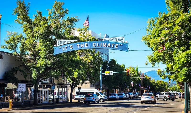 Grants Pass Itinerary: The Best 2-Day BFF Getaway Guide