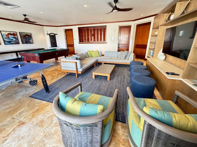 Game room at Wailea Beach Villas with pea green and blue cushioned chairs, pool table, ping pong table and TV lounge